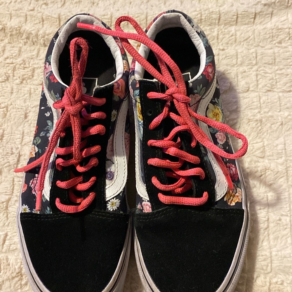Vans flowered sneakers size 4 great for spring!